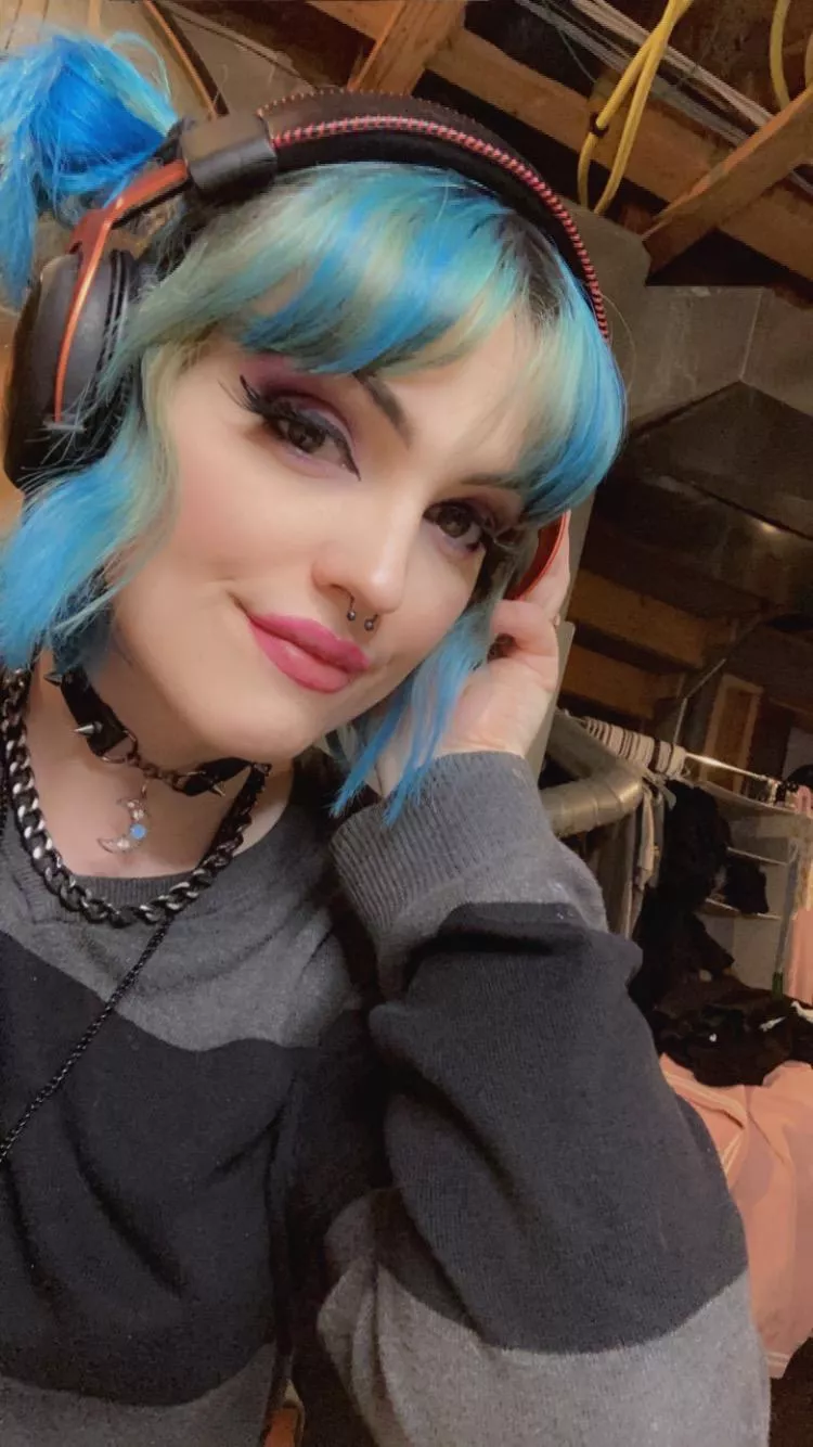 How I look when gaming and making middle aged men rage.