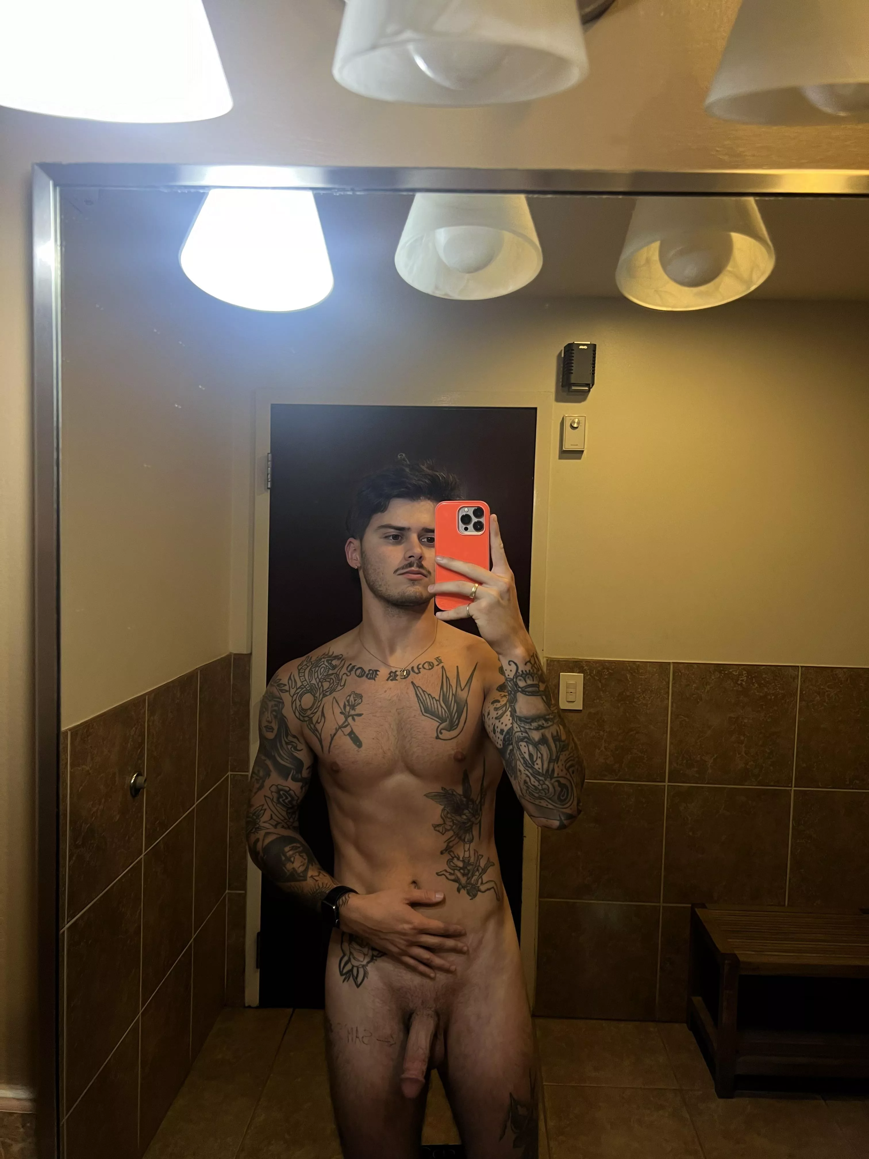 I promise its on my right hand not my left 😤