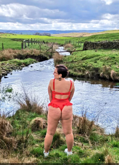 I was asked a few times for the back view xx 41F UK 5ft