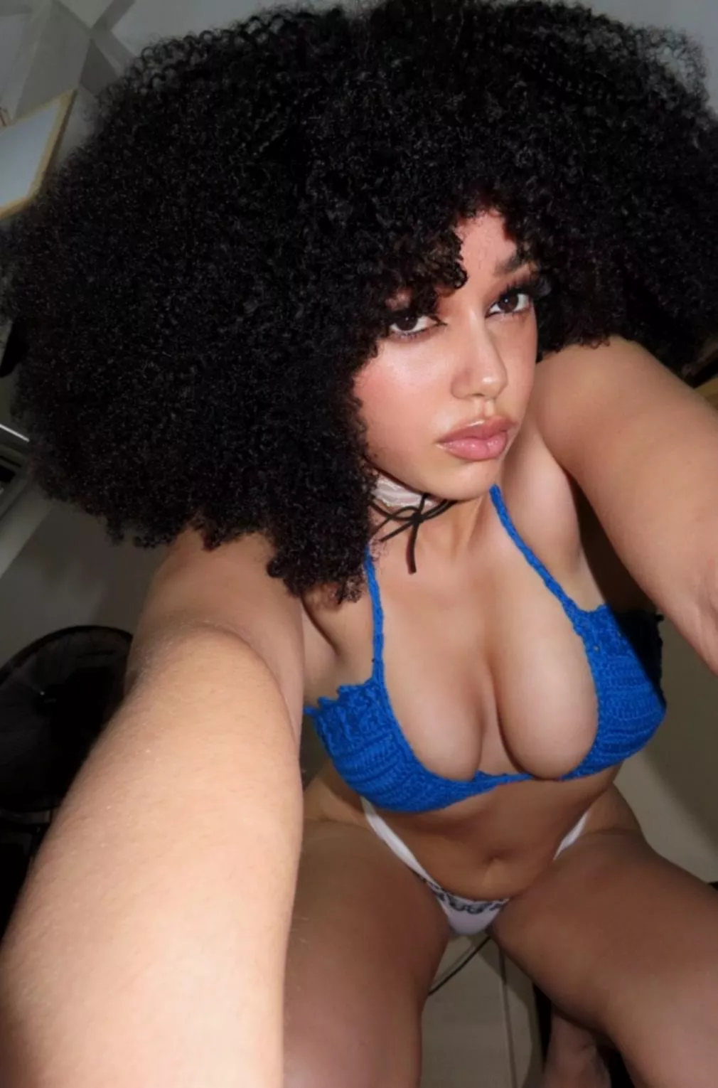 Kiss me softly to my collarbone, down to my .. 