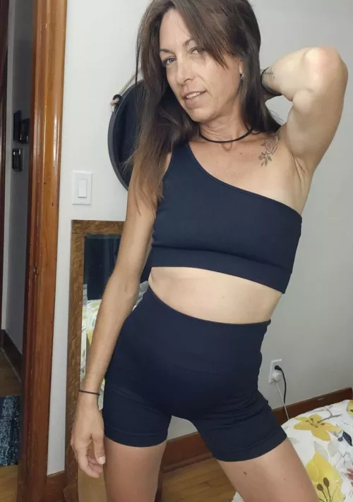 Let this milf go wild on that D