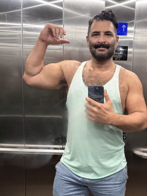 Stinkin up this lift 