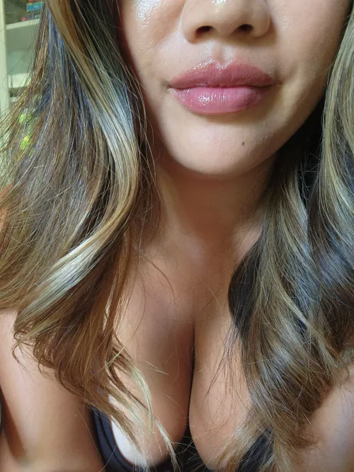 Vietnamese lips and tits
