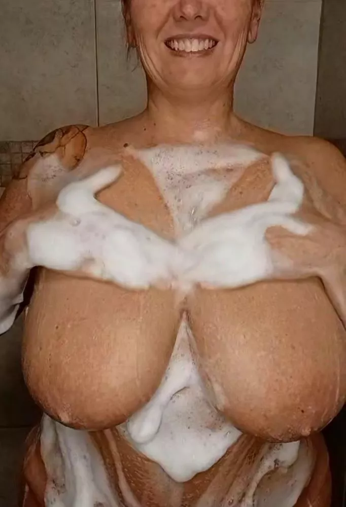 Who likes clean titties