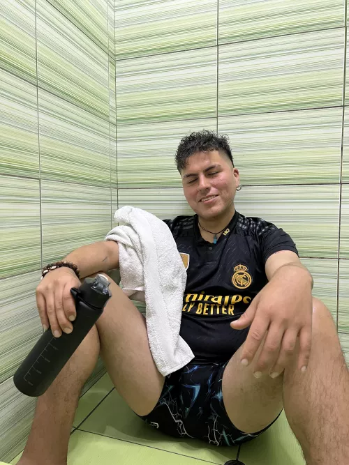 After a long workout, this Mexican wants to be pampered. Would you be my slut for a night? Haha