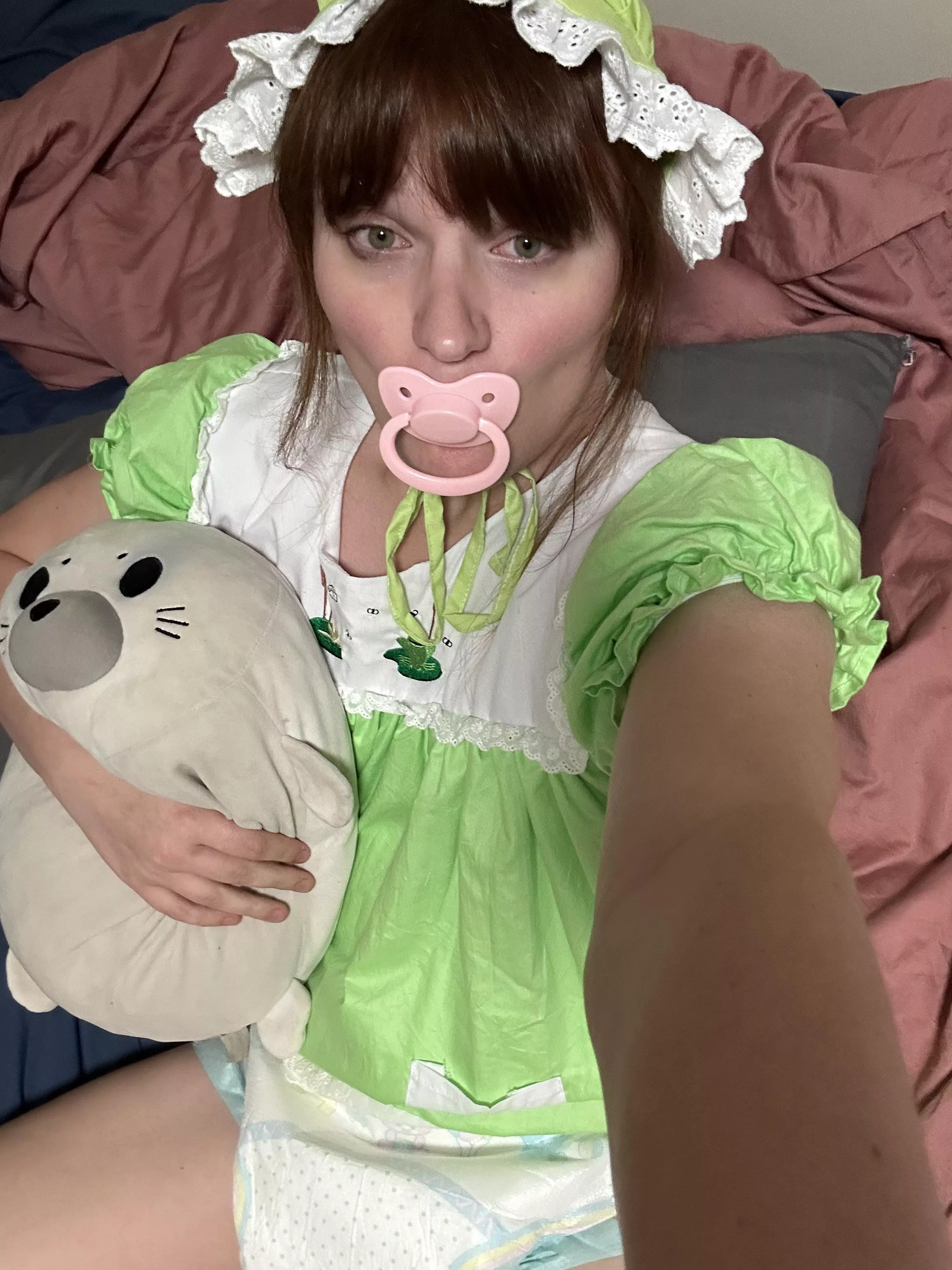 Anyone like my cute new dress? It has froggies on it!!! 