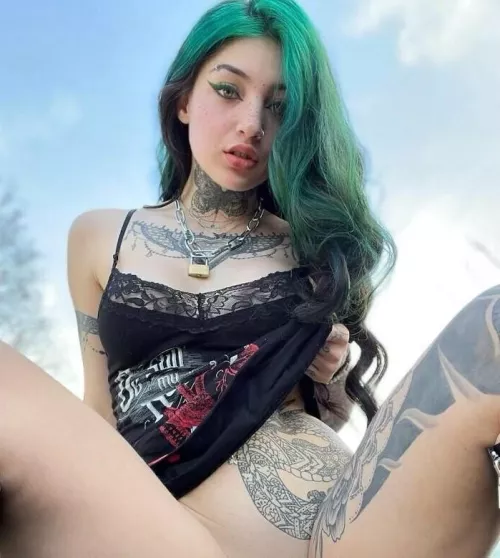 Curves and tattoos go along perfectly:)