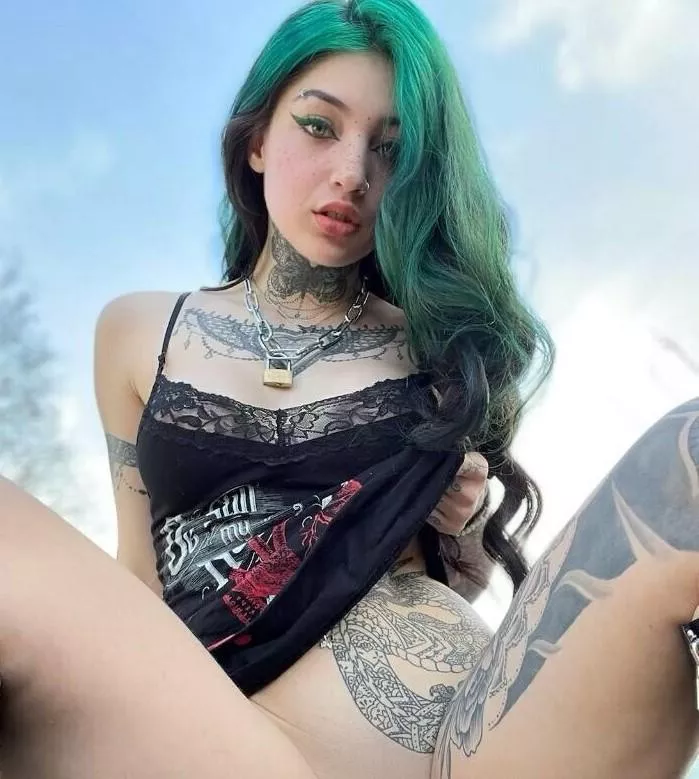 Curves and tattoos go along perfectly:)