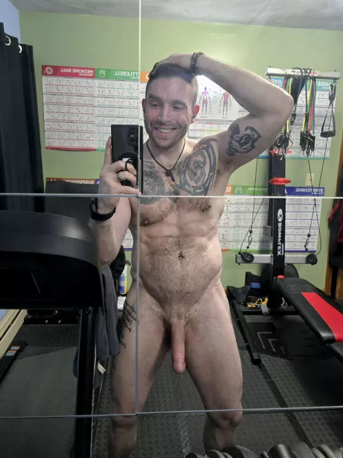 Leg day with no deodorant! Will you take the scent with your face in my nook? 