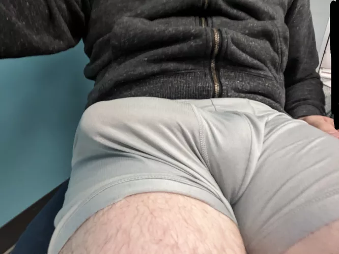 Love the way it lays all the way across my thigh