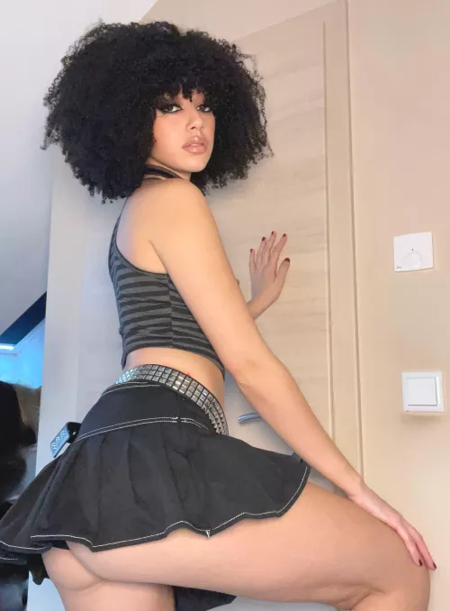 Mystery is my middle name, just call me The Modern Mona Lisa. 