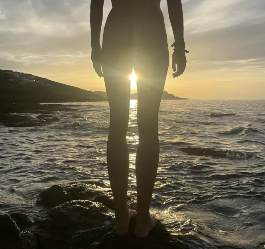 Sunset between the legs 