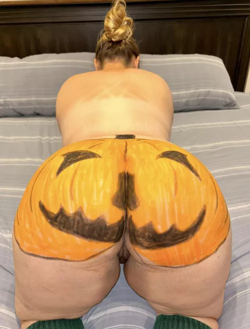 That’s a big ass Jack-off-lantern! 