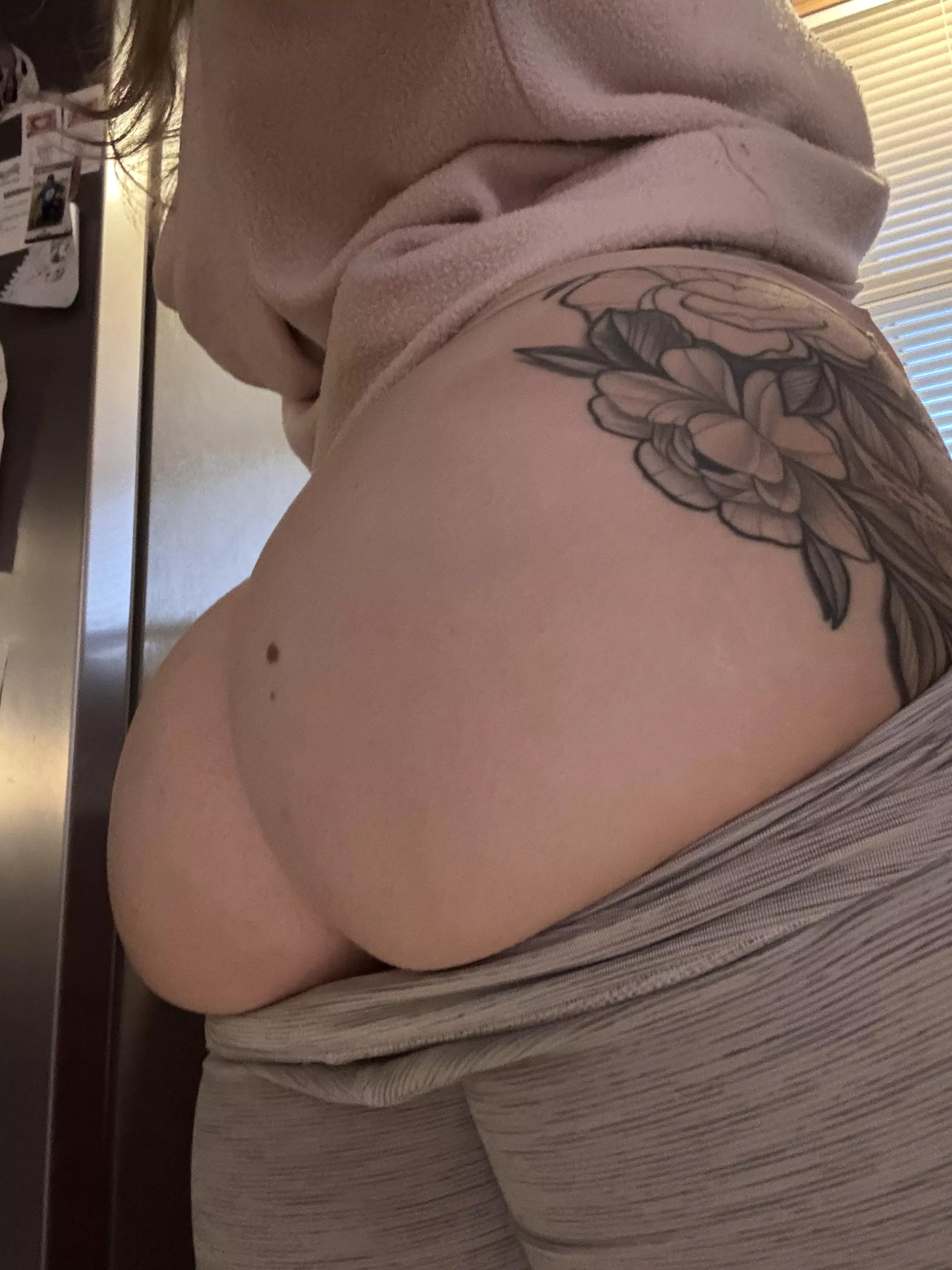 The best part of waking up is a booty in yoga pants