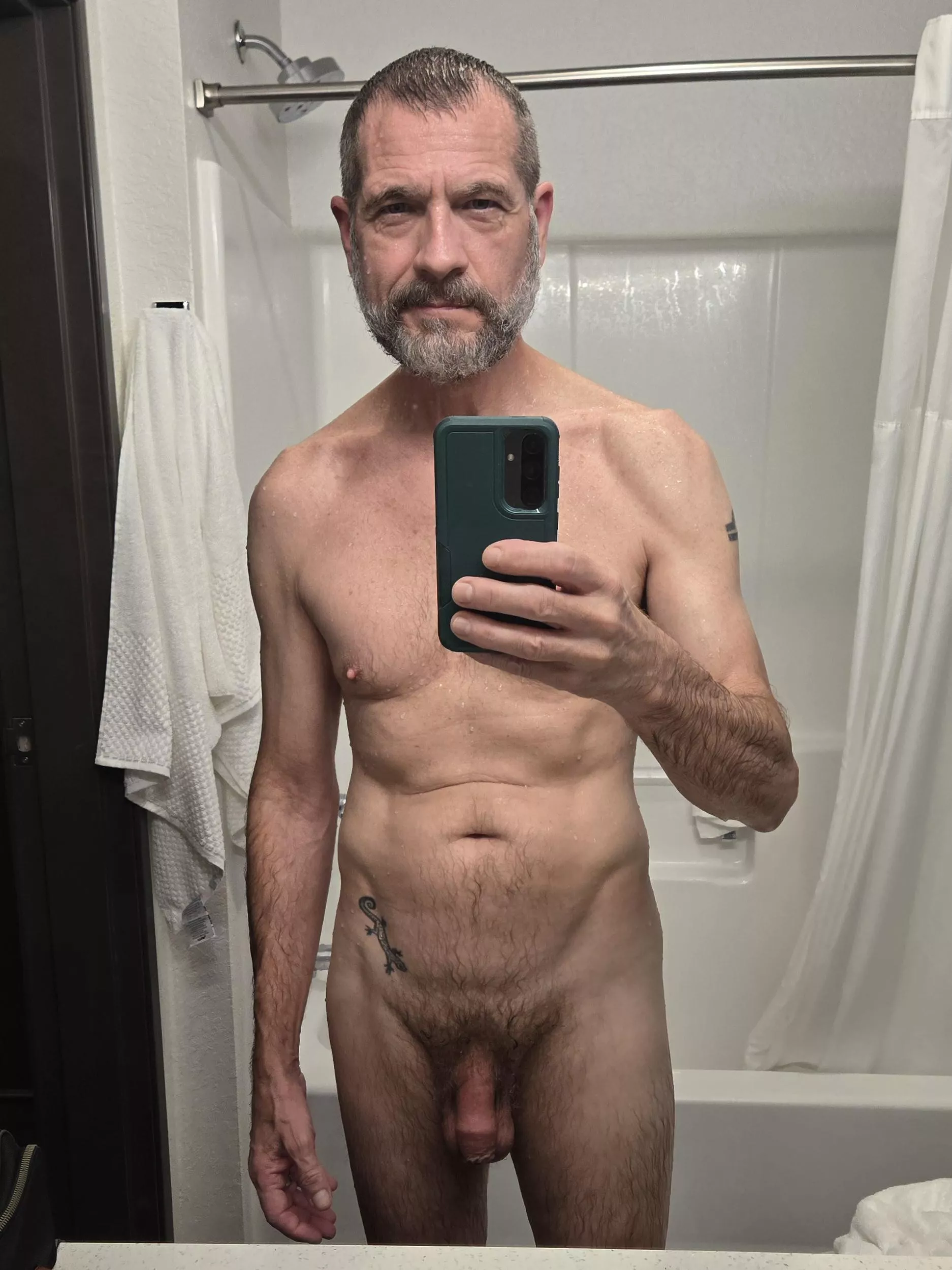 Wet otter fresh out of the shower 