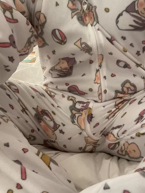 Do u guys like my onesie? 