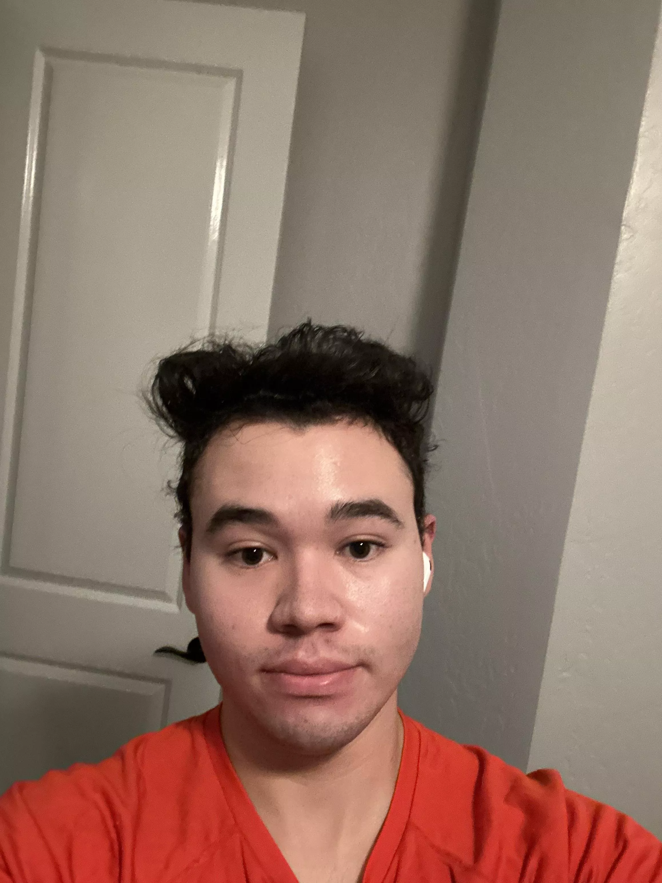 Hi 19 Here looking for people to play video games with 