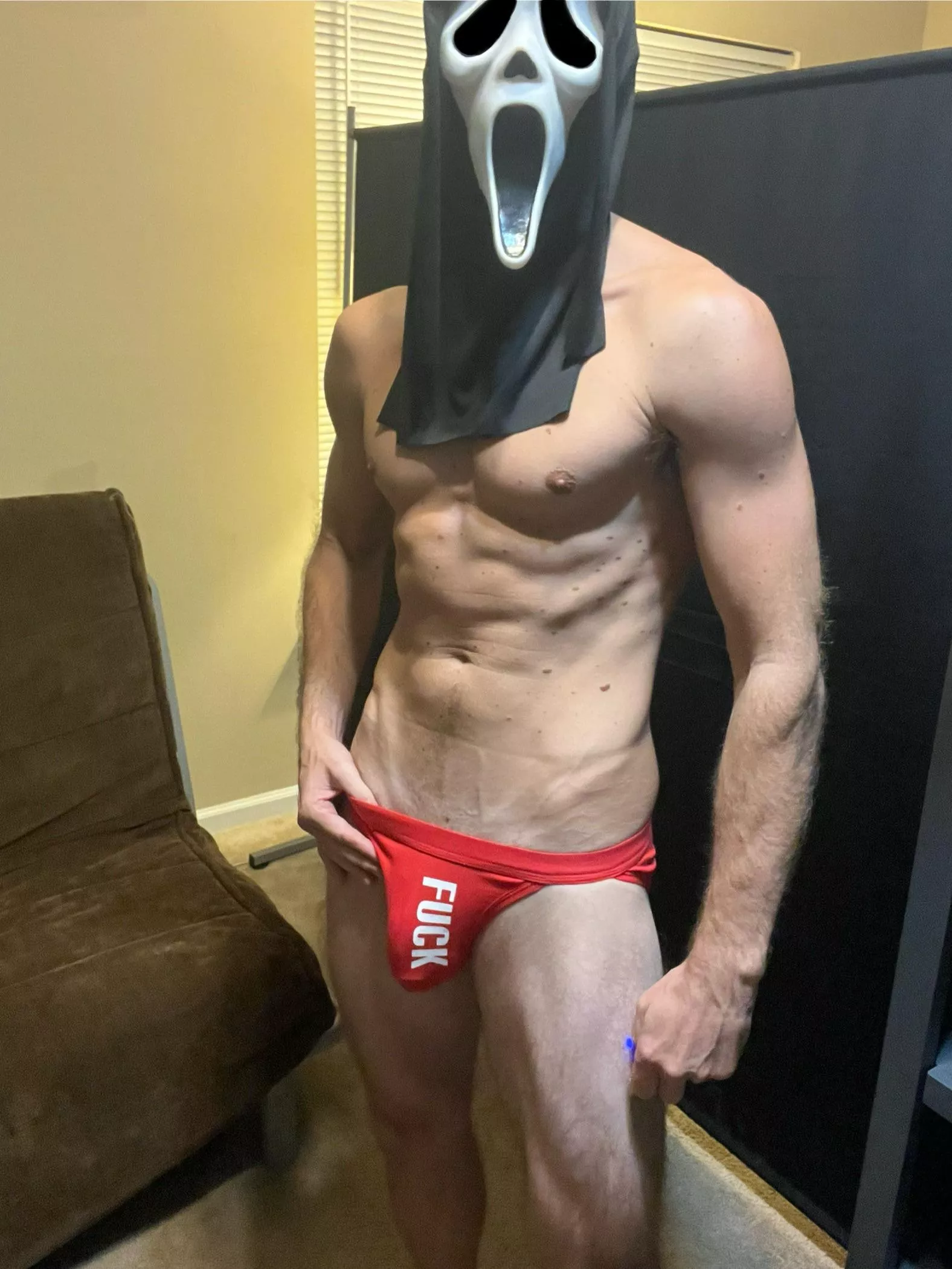 (29) I need a bottom that isn’t afraid to scream 