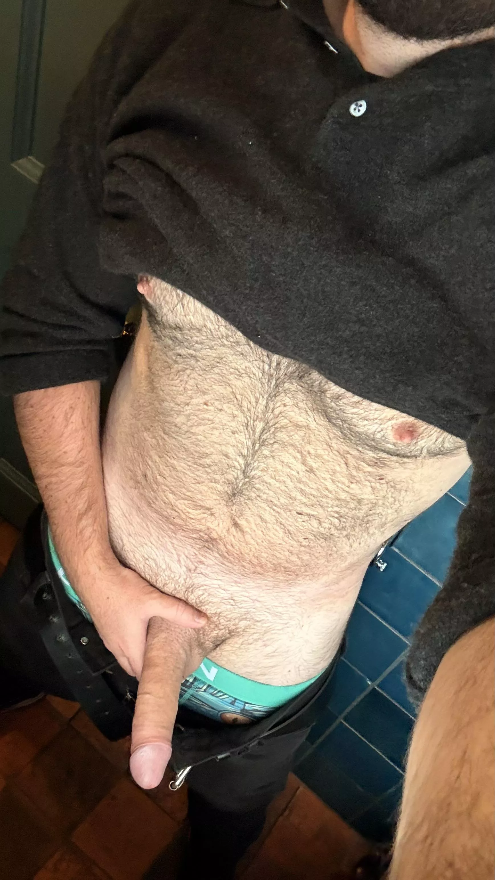 [34] Out for lunch with the family and needed a break to edge a bit in the bathroom. 