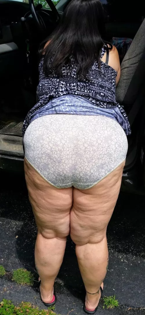 Big & Comfy! Hopefully y'all don't shy away from a lady with a big butt.