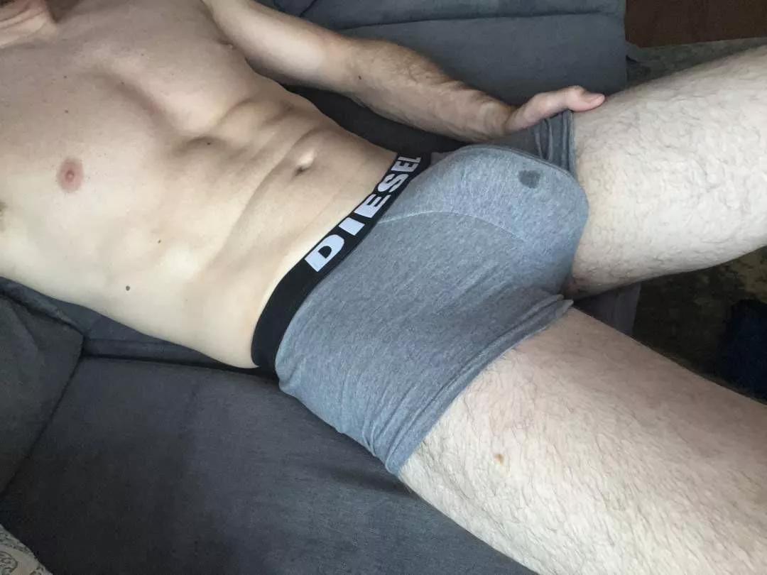 Clearly visible outline right 