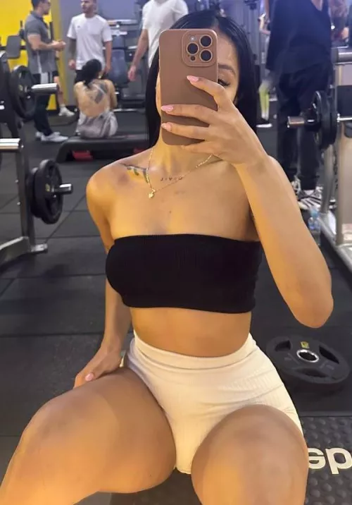 Do you like my yellow shorts?