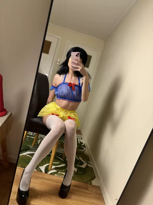 Dressing up as Snow White for Halloween! 