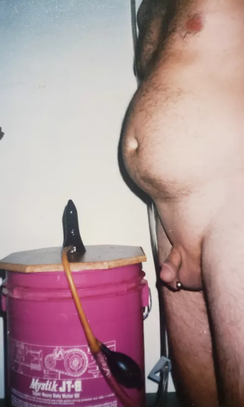 Holding 3.5 quarts of soapsuds