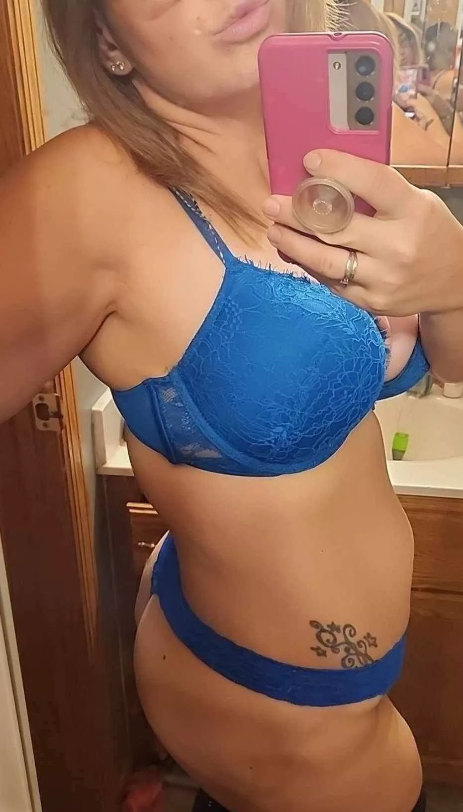 Horny wife wants to play. What would you do with me? 😘❤️ Horny wife wants to play. What would you do with me? 😘❤️
