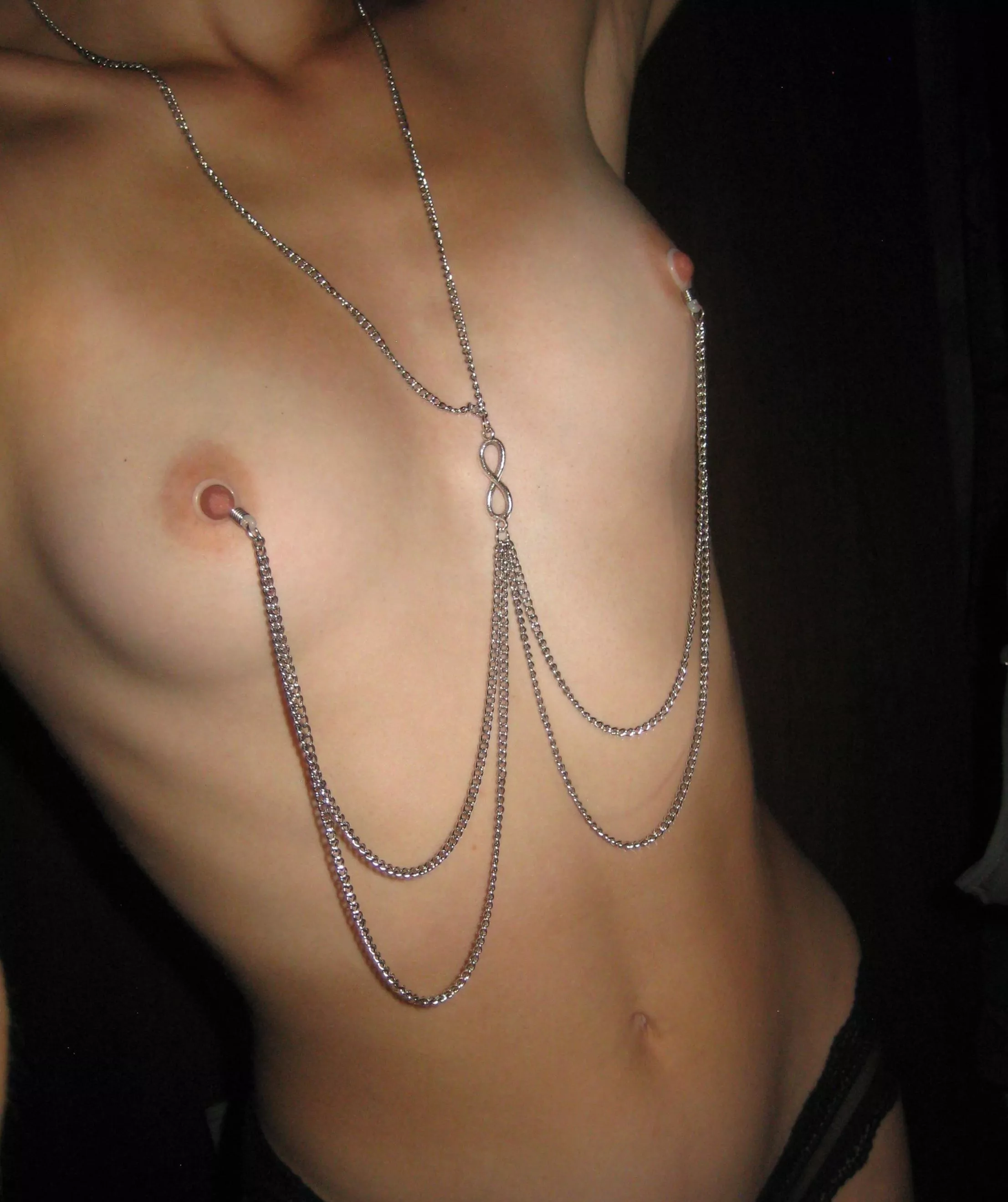 I have small breasts, but this is a nice piece of jewelry that stays on well