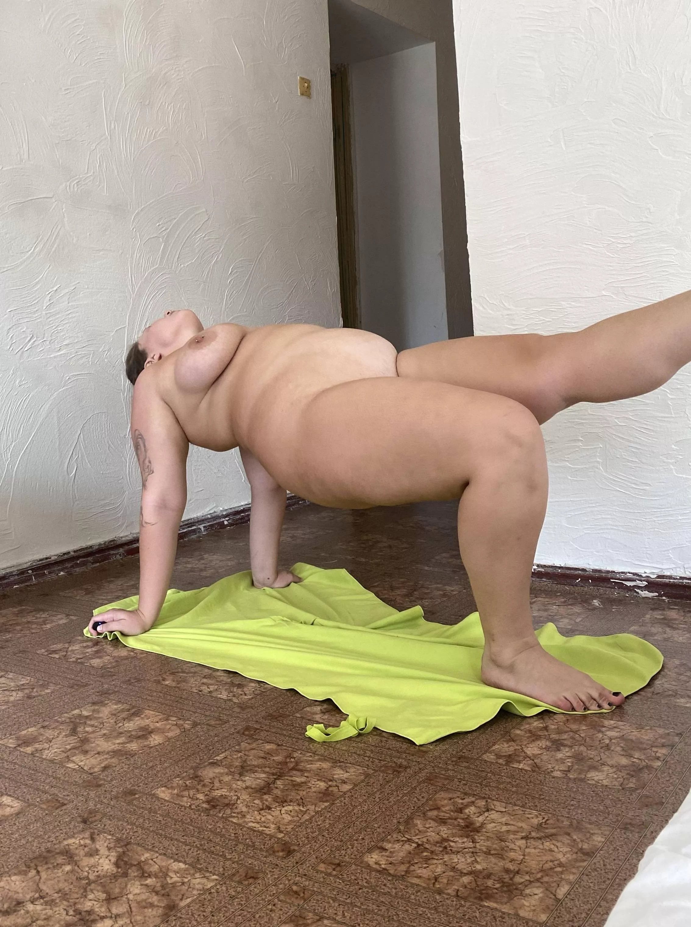 Practicing naked yoga and feeling so great