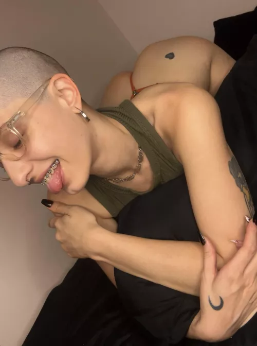 Rate your tongue game from 1-10 below xo 