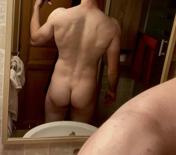 Squat + Deadlift + Pull-up = Finally happy with my body 