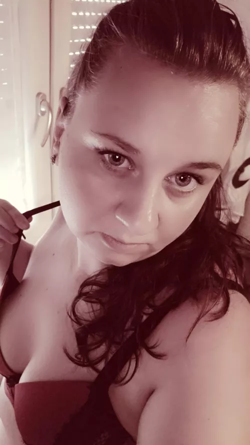 The next 10 people will get 25% off for the first month. F (29+) here. come and find me. you know where to look.