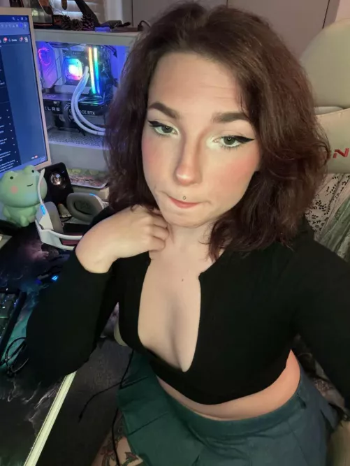 They say that guys who watch anime could never get girls. Lol I can't find guys who like anime, where are youuu? 