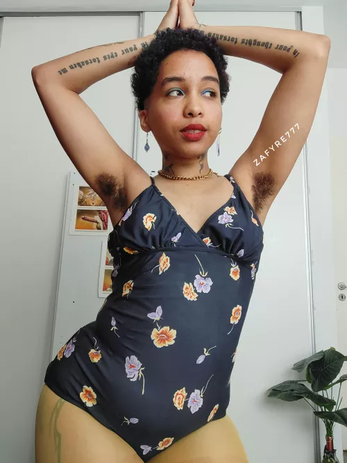 This is the longest my armpit hair has ever been in my entire life! What do you think about them? <3