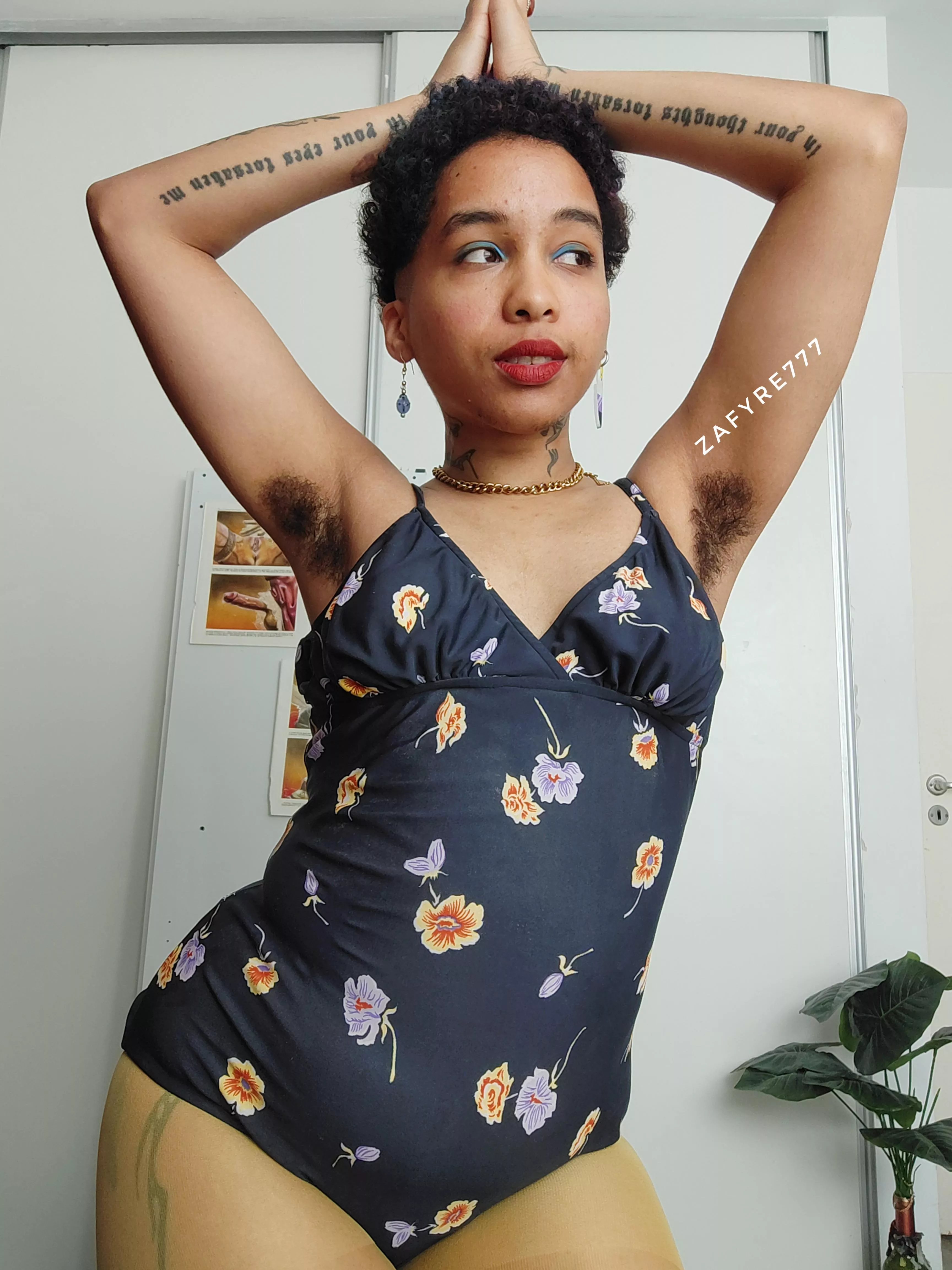 This is the longest my armpit hair has ever been in my entire life! What do you think about them? <3