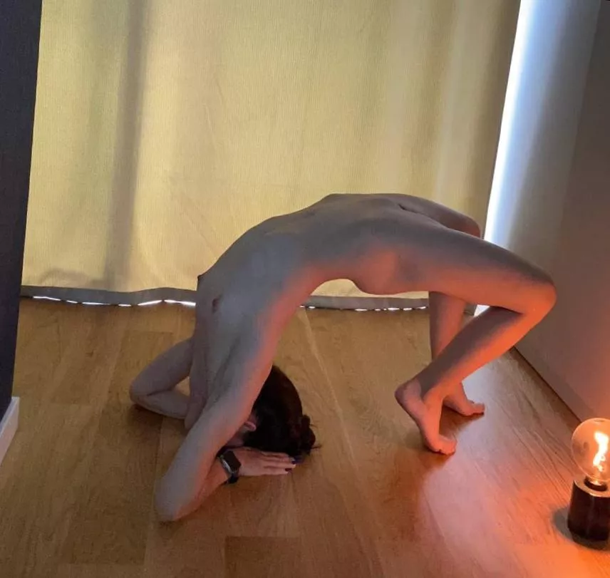 Trying to entice you to eat my skinny body