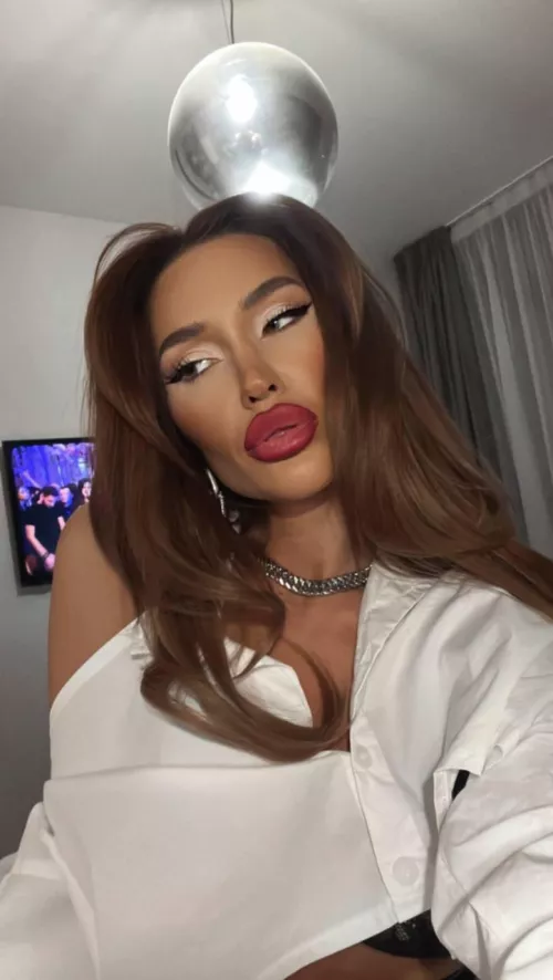 you know im the perfect girl for you dont you