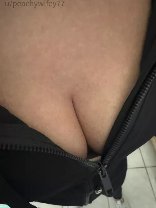 $1000 bucks or titty fuck me until you cum. 