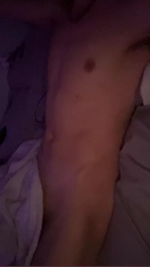 [18] wyd if I’m in ur bed like this?