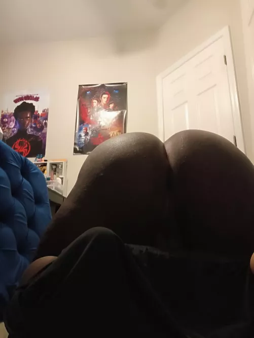 [20m] looking for skinny/ stocky guys that are hung and mobile rn