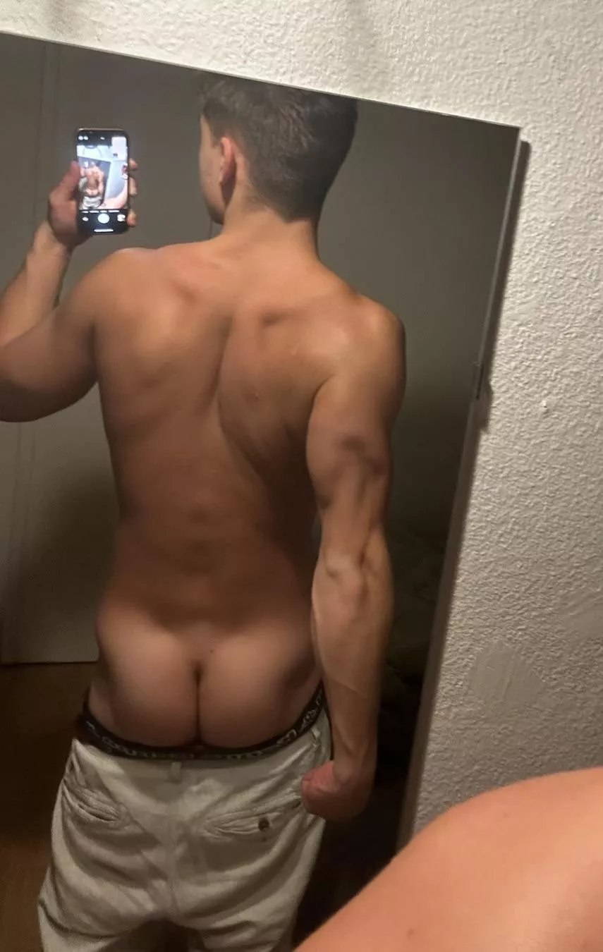 (20)Rate my butt from 1 to 10