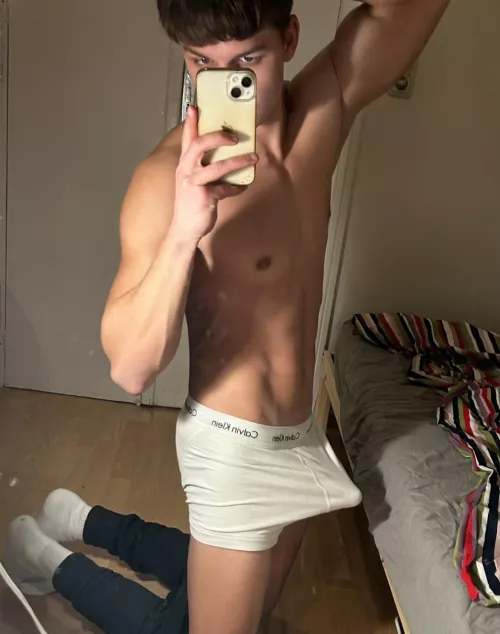 [20]Socks or bulge?