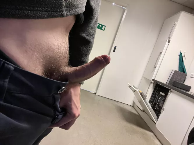 21M NL uncut male obsessed with older women