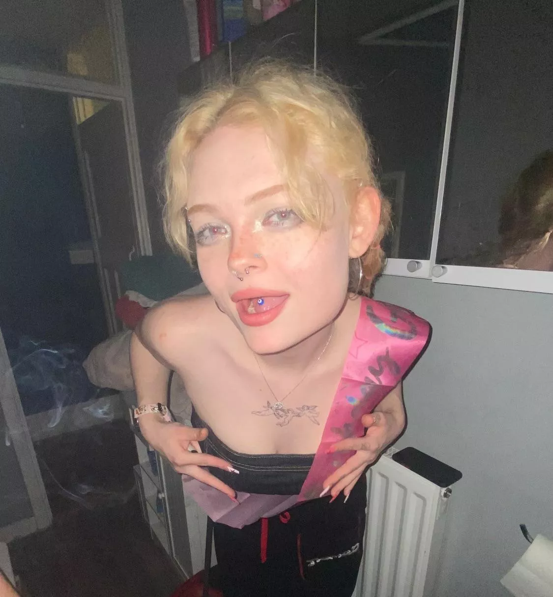 21yo british goddess- i’m gonna drain you dry you pathetic little worm. crawl to me now whore. 💋🇬🇧💸