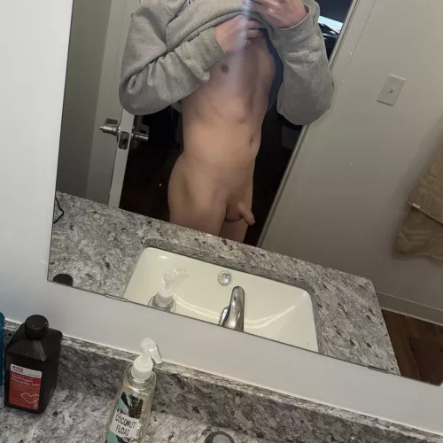 [22] am I small? It’s okay to be honest ☺️