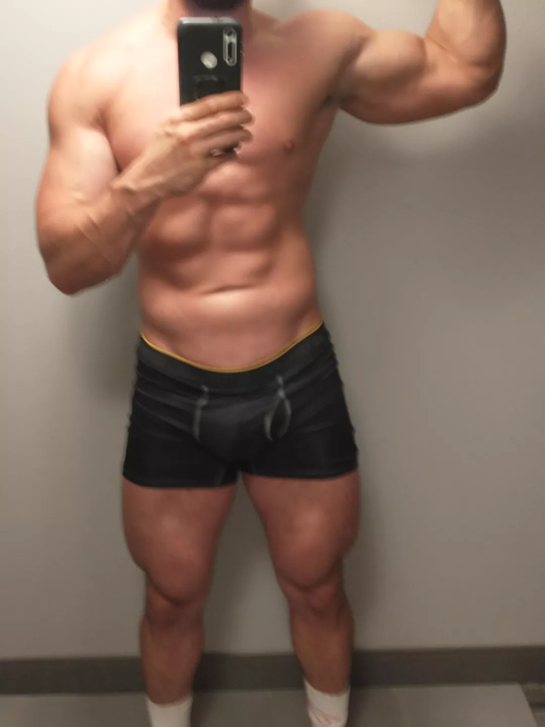 27M(male) single for F(female) Hung Bull. Quad Cities😈