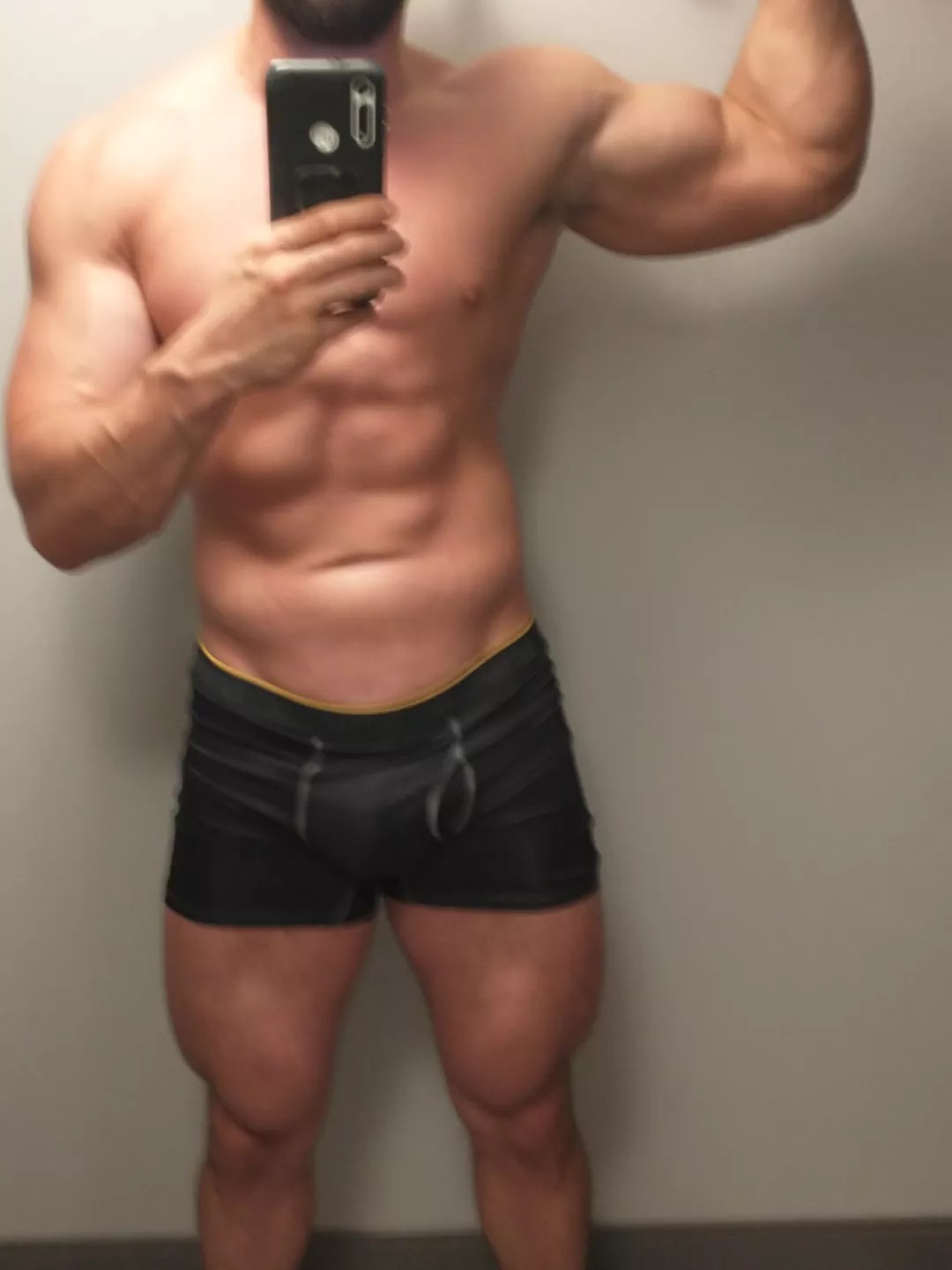 27M(male) single for F(female) Hung Bull. Quad Cities😈