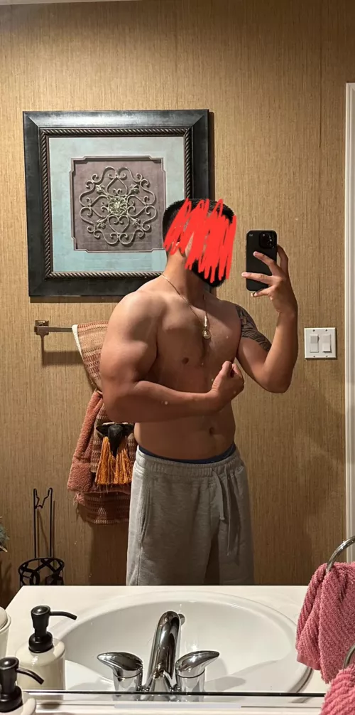 28 m Latino DL Bi message me (m4a)